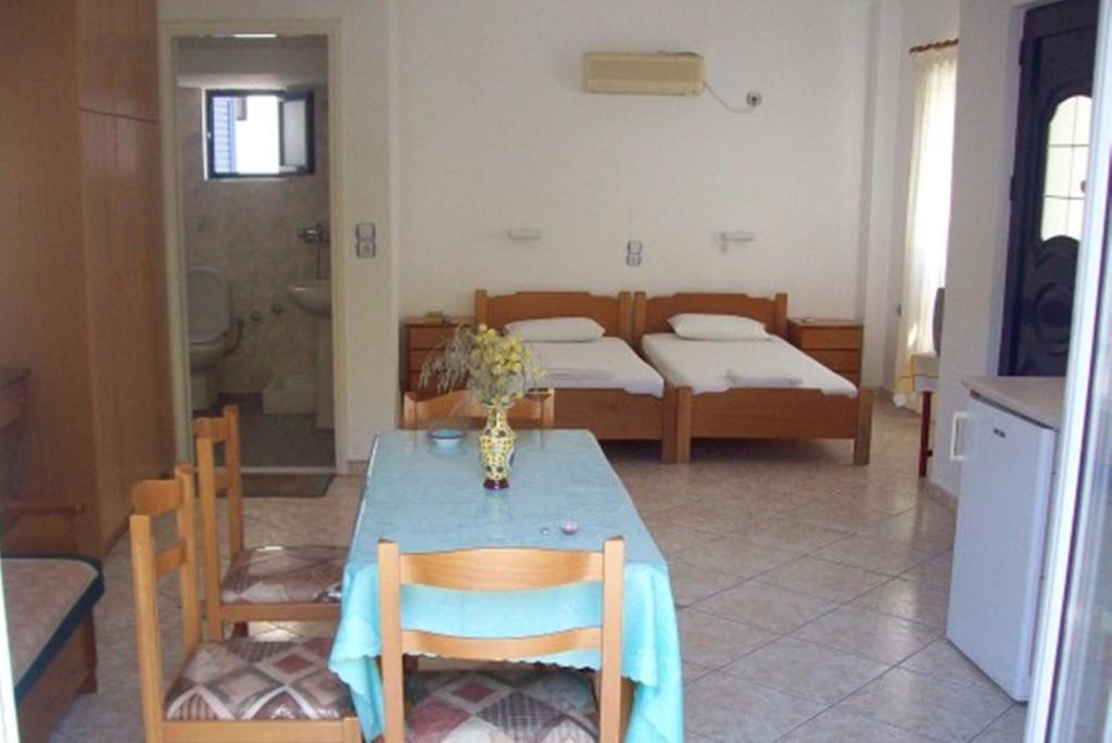 Georgia Studios Fourni Ikaria Zimmer foto
